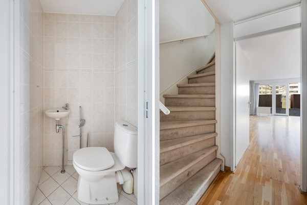 Foto - Te koop: Ruime dubbele benedenwoning met parkeerplaats!